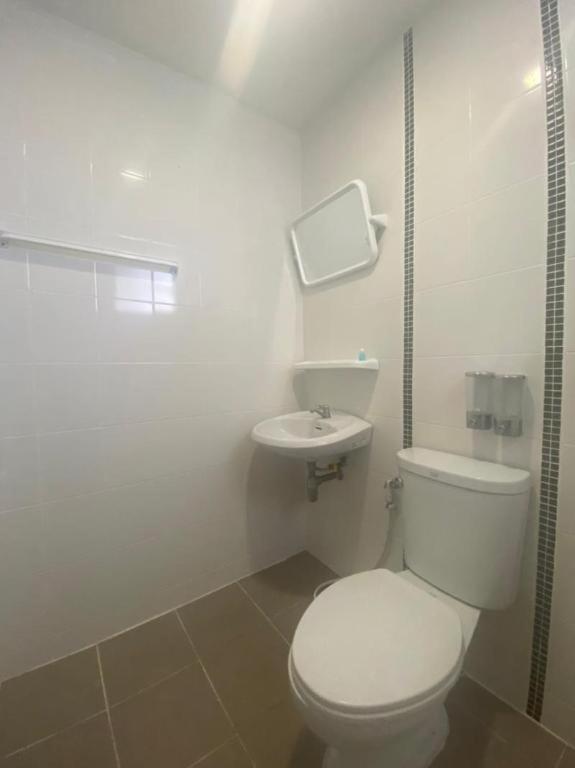Oyo 1135 Triple A Residence Чиангмай Екстериор снимка