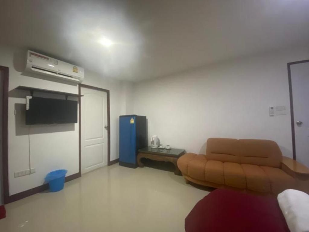 Oyo 1135 Triple A Residence Чиангмай Екстериор снимка