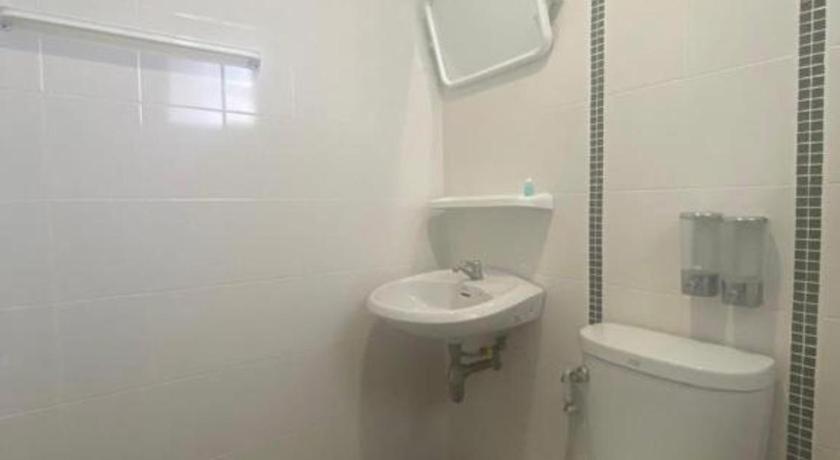 Oyo 1135 Triple A Residence Чиангмай Екстериор снимка